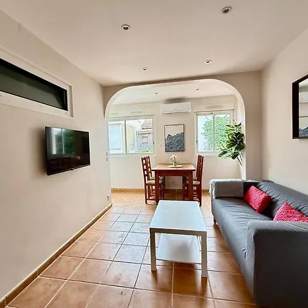Apartmán 50m - T2 Climatises, & Wifi
