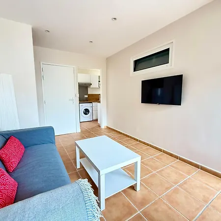 50m - T2 Climatises, & Wifi Apartment *