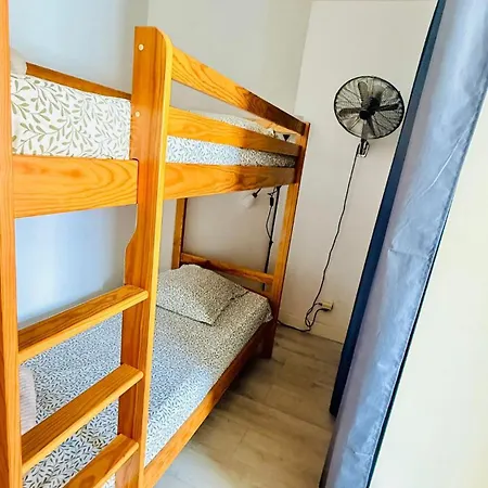 50m - T2 Climatises, & Wifi Apartment *