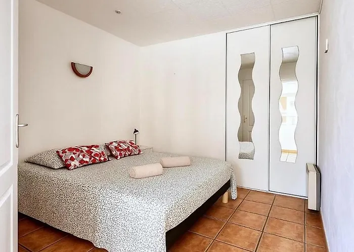 50m Plage, Clim & Wifi Apartament *