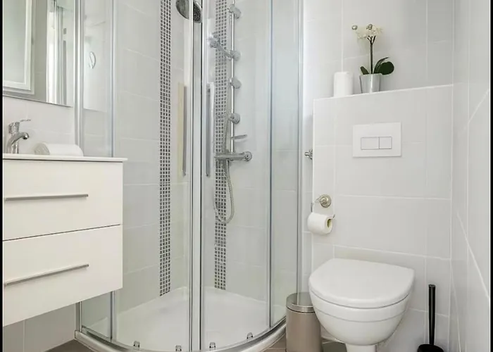 Apartament 50m Plage, Clim & Wifi *