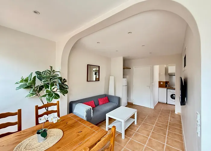 50m Plage, Clim & Wifi Apartament *