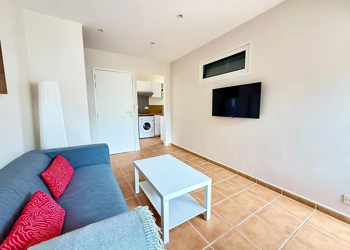 50m Plage, Clim & Wifi Apartament *